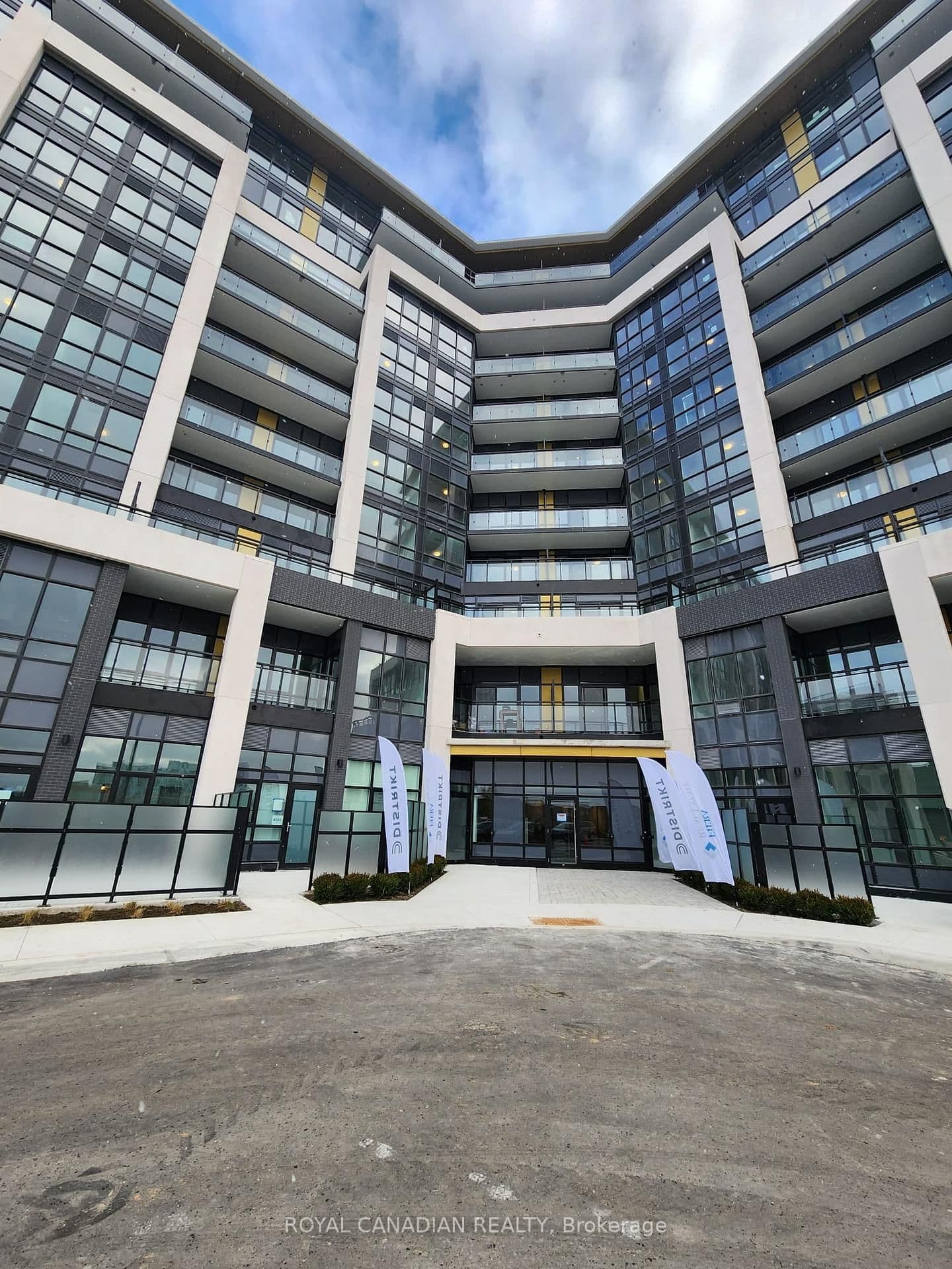 405 Dundas Street W, Unit 304