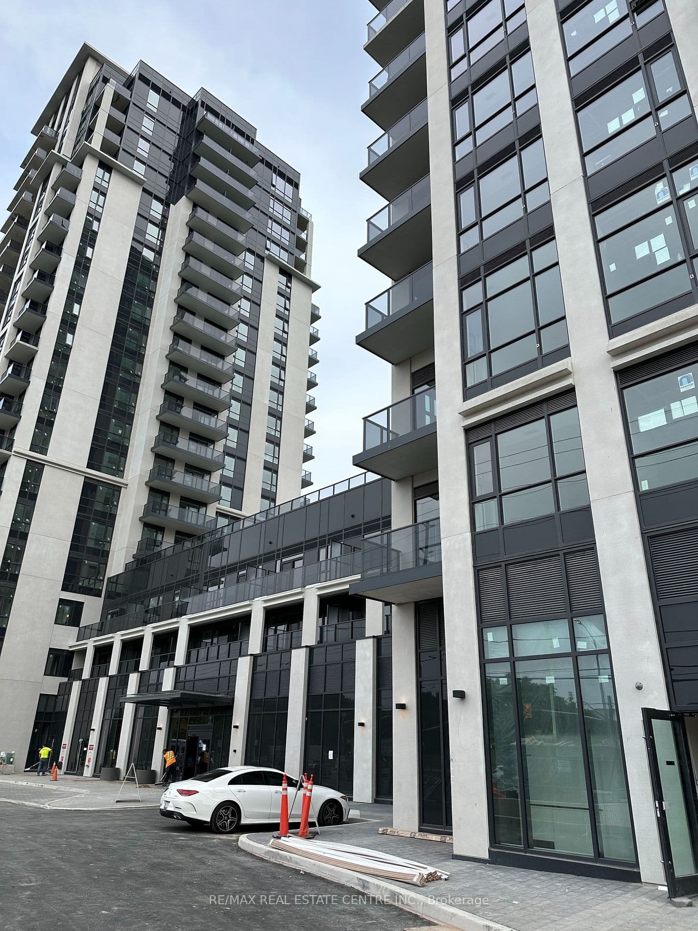 202 Burnhamthorpe Road E, Unit 609W