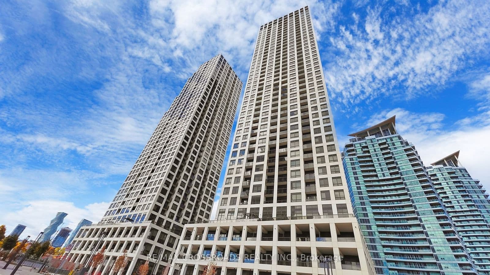 30 Elm Drive, Unit 1902