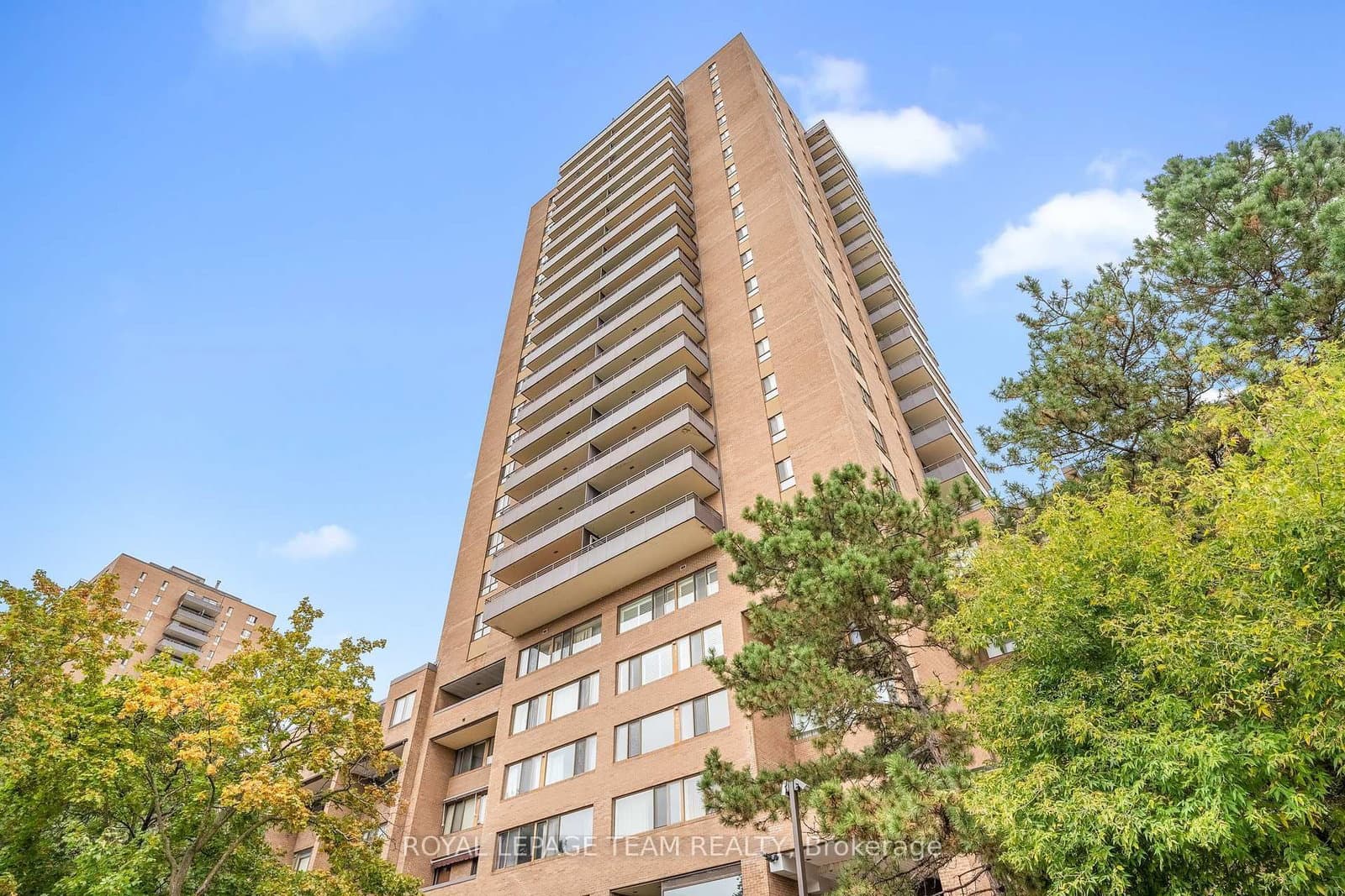 515 St. Laurent Boulevard, Unit 109