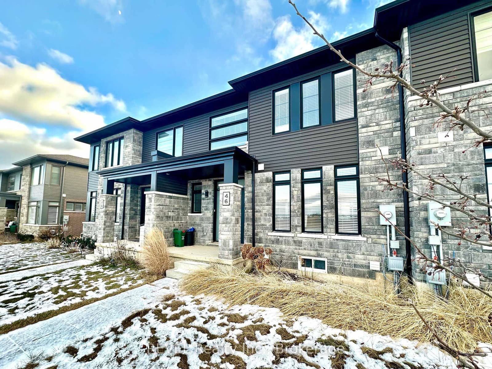 46 Summersides Boulevard E