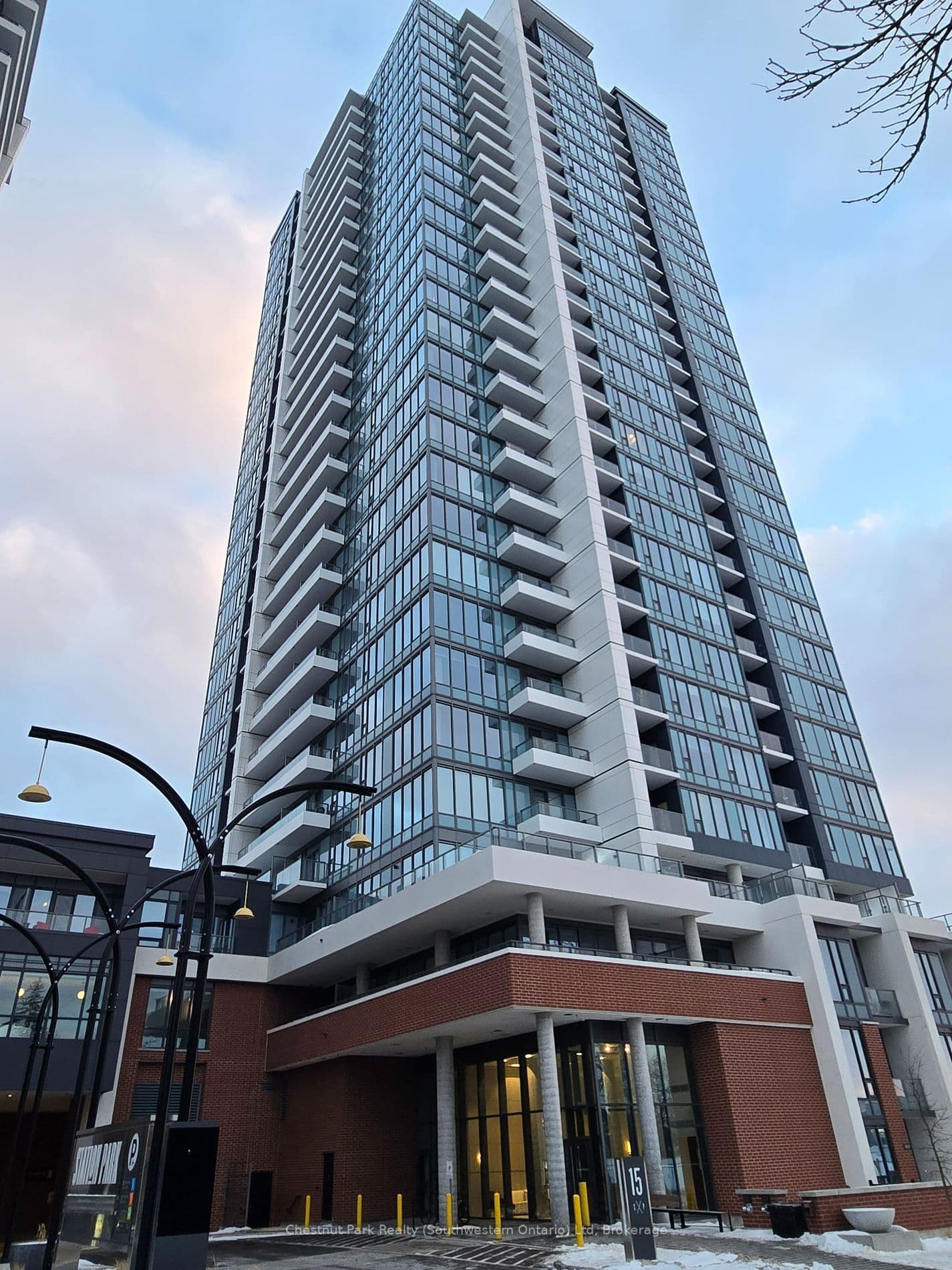 15 Wellington Street S, Unit 2202