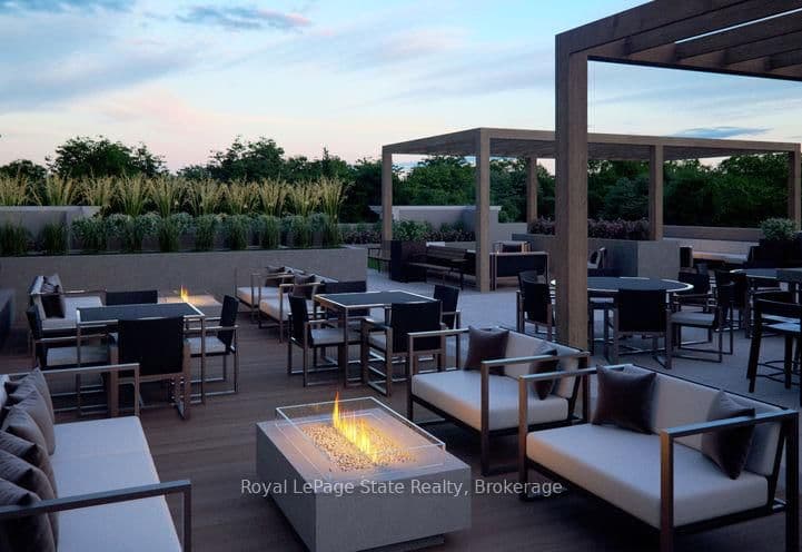 153 Wilson Street W, Unit 207