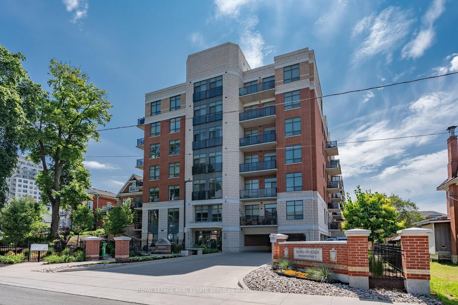 399 Queen Street S, Unit 404