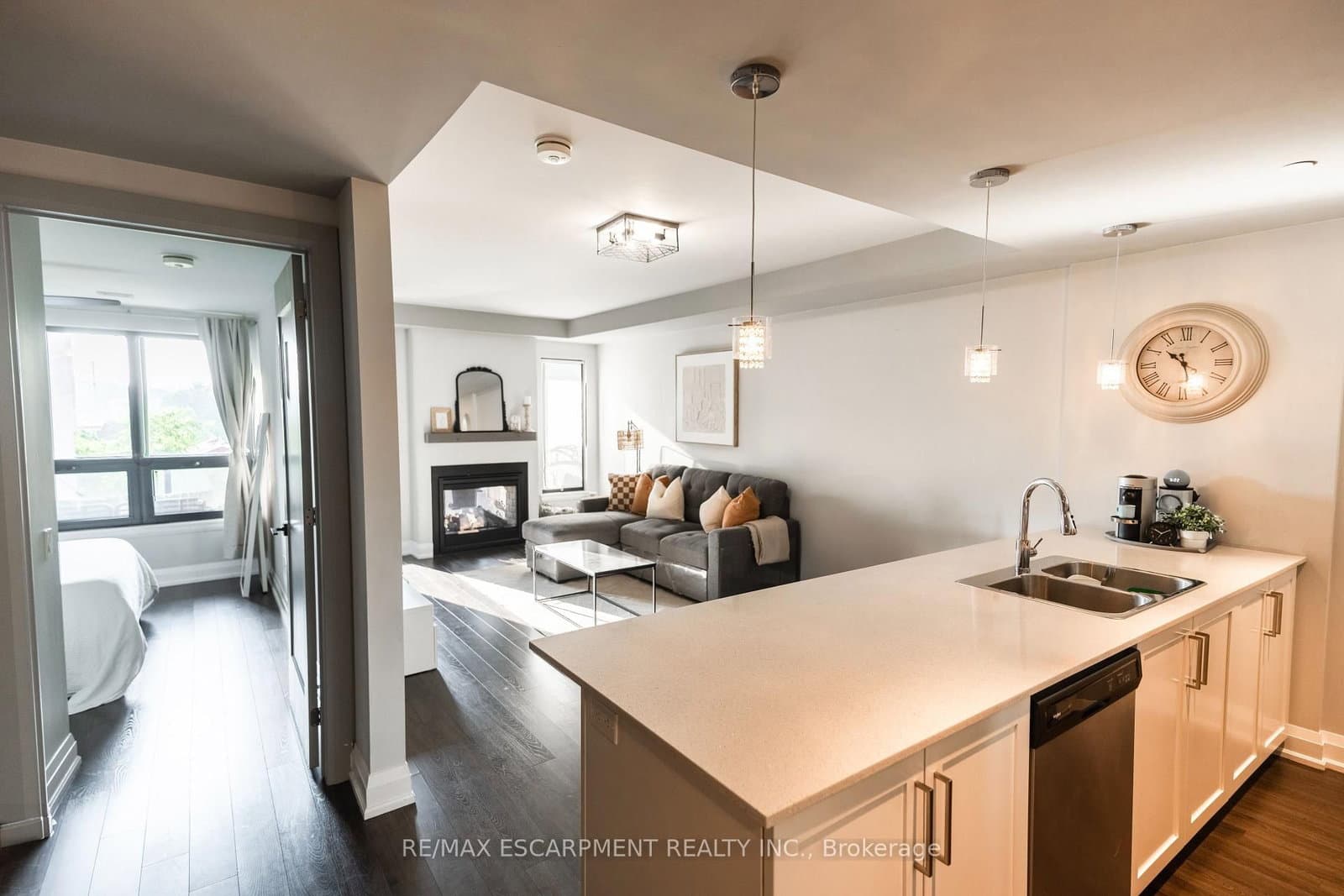 181 James Street N, Unit 402