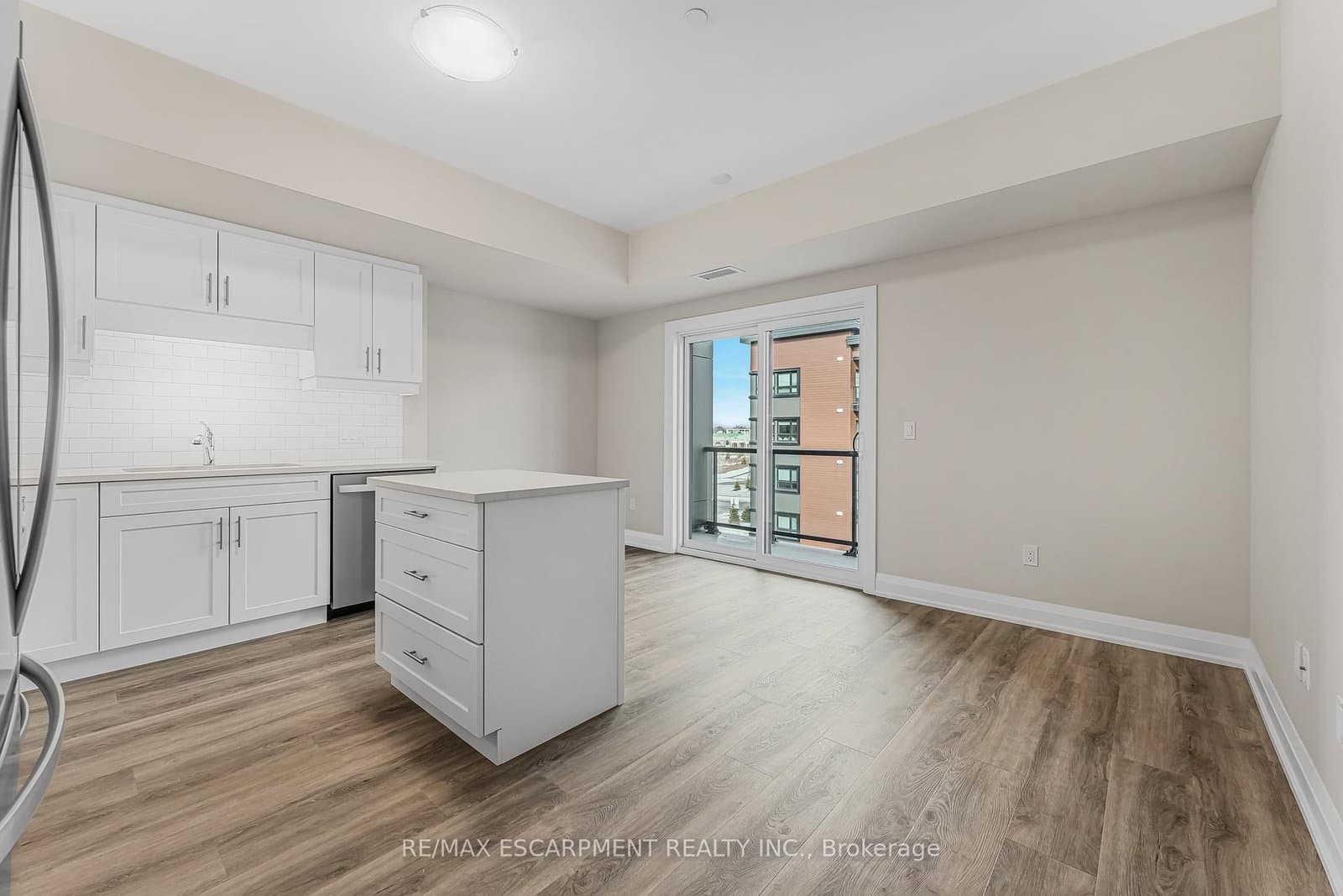 118 Summersides Boulevard, Unit 303