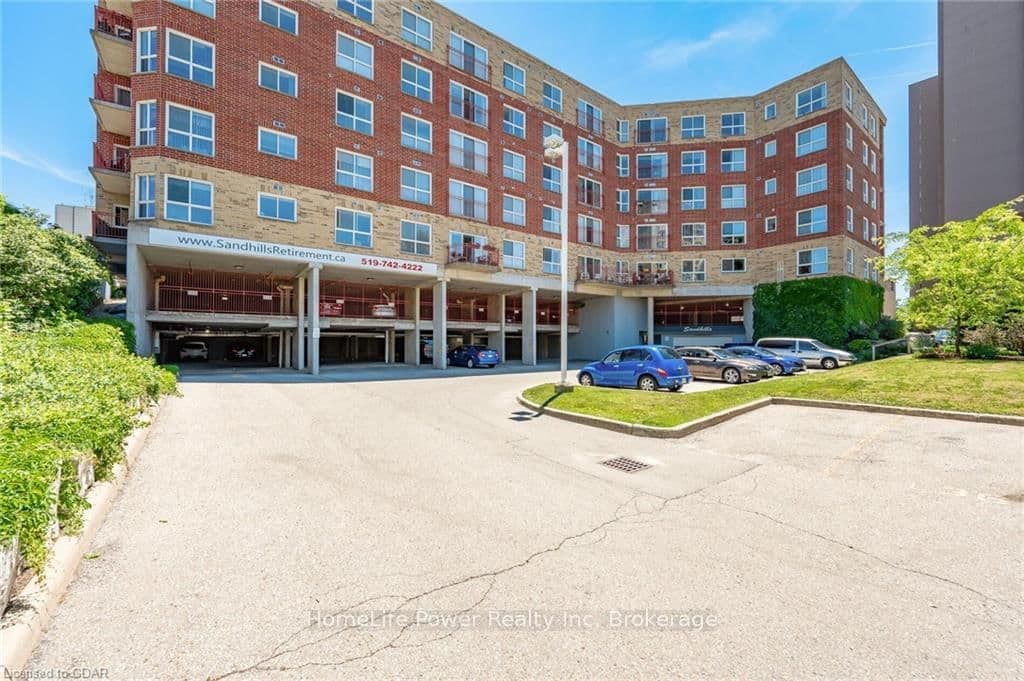 #208 - 20 ST GEORGE Street