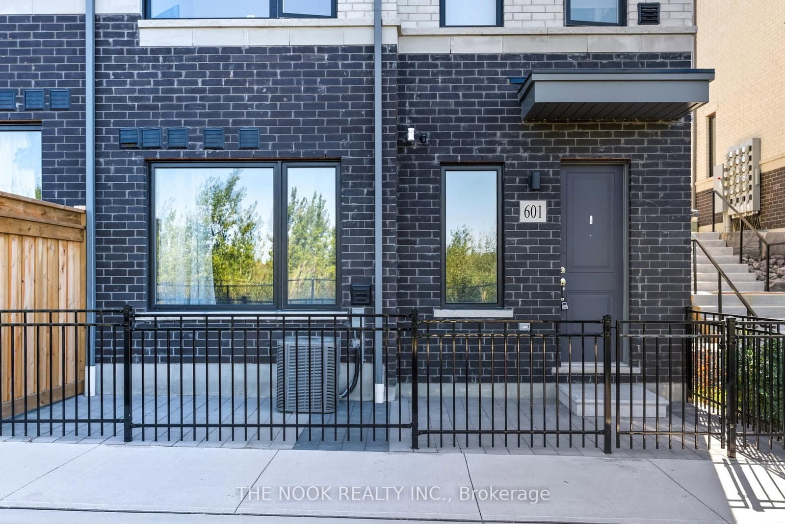 160 Densmore Road, Unit 601