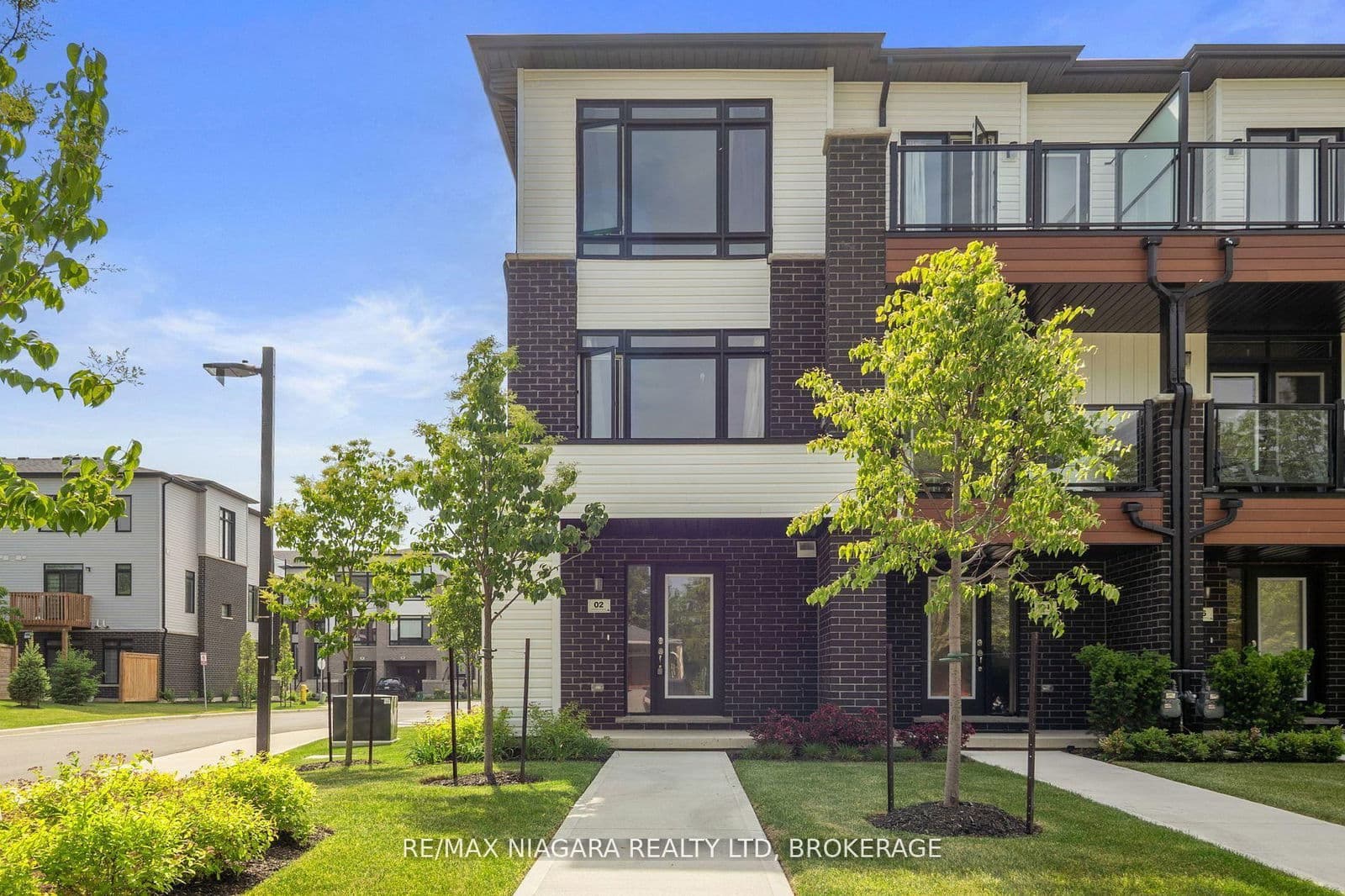 2 Sidney Rose Common N