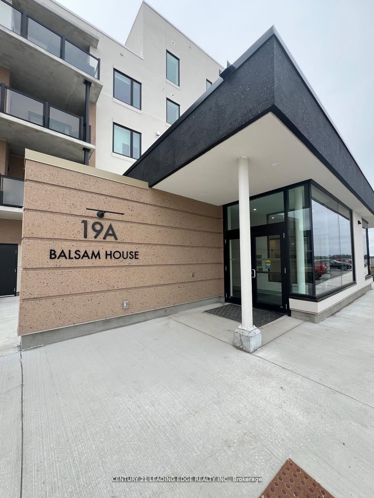 19 A West Street N, Unit 304