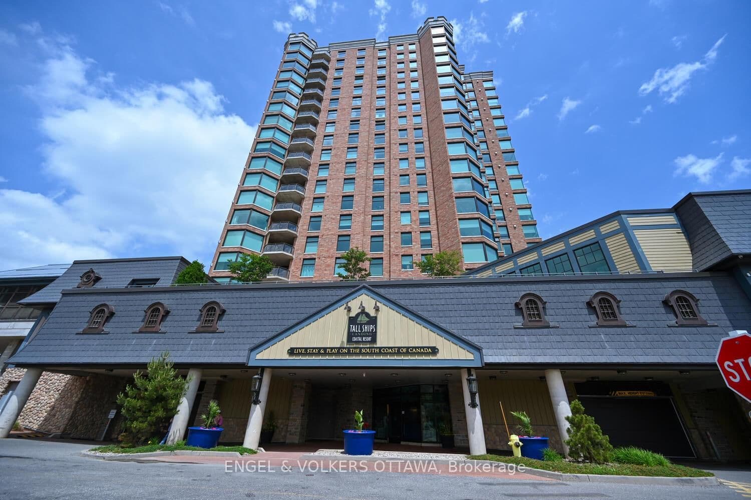 #904 - 15 St Andrew Street