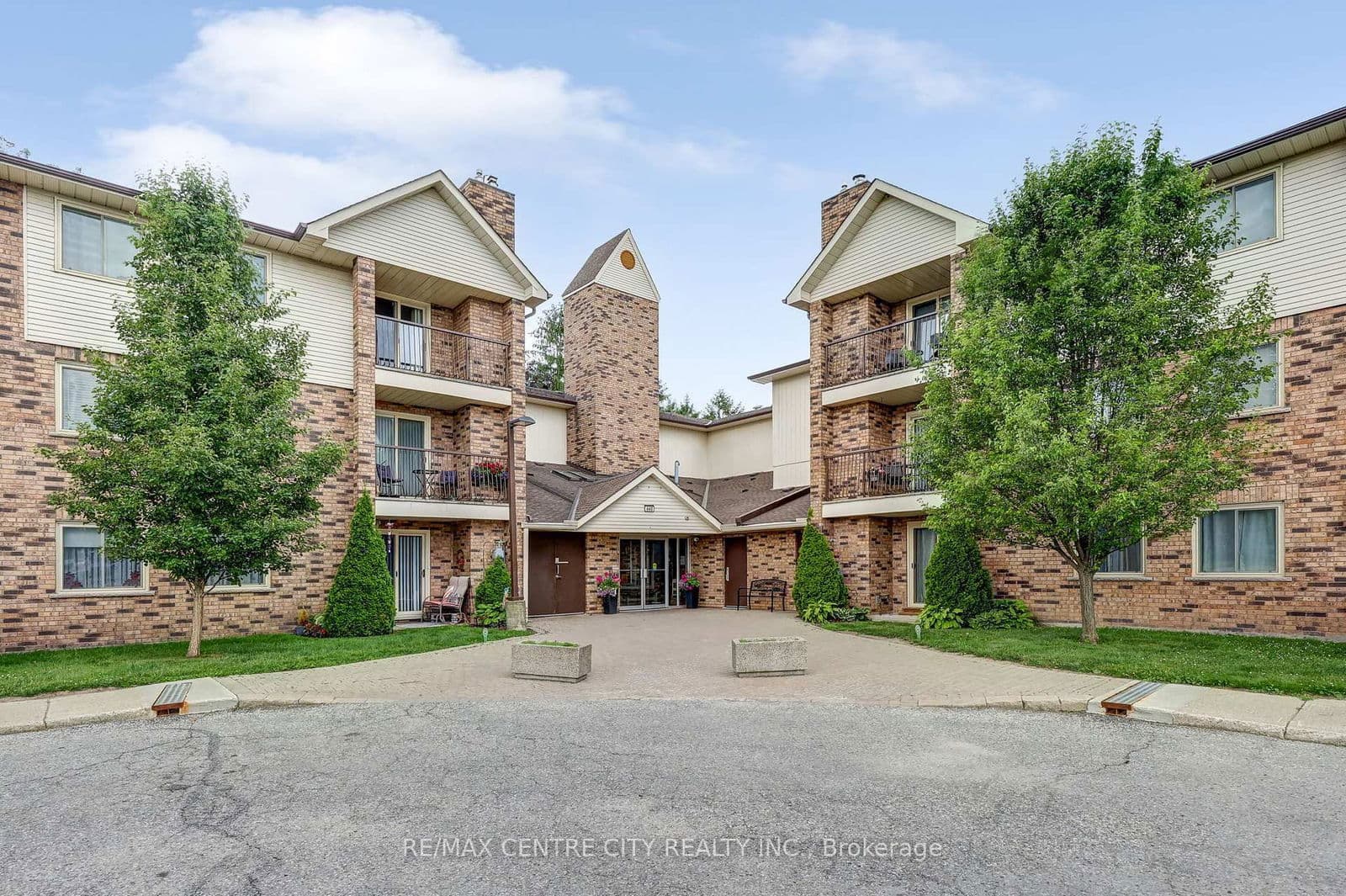 #109 - 440 Wellington Street