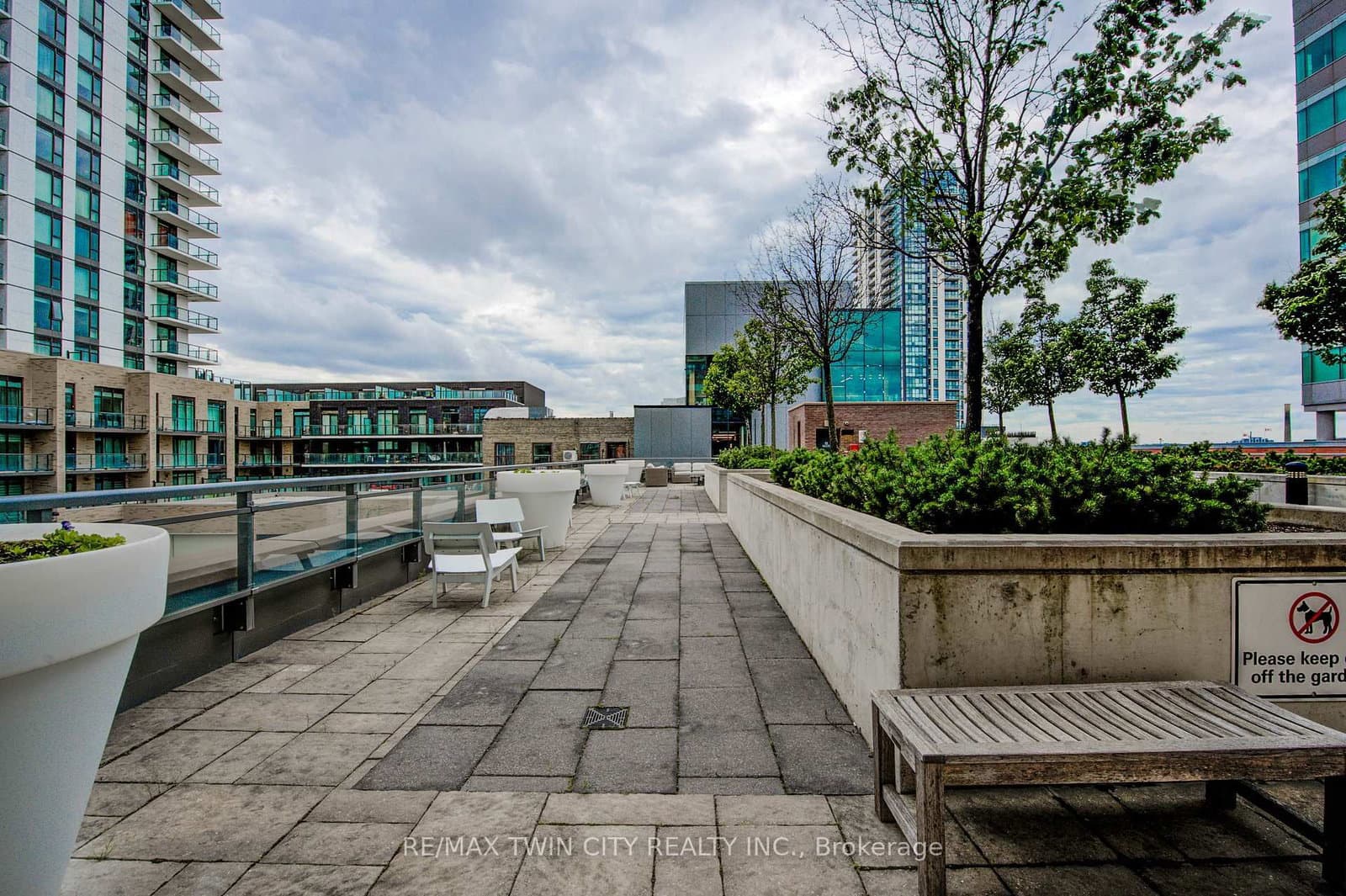 #112 - 85 Duke Street W