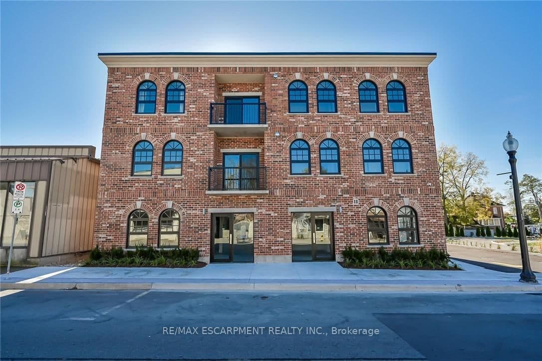 #102 - 15 TALBOT Street W