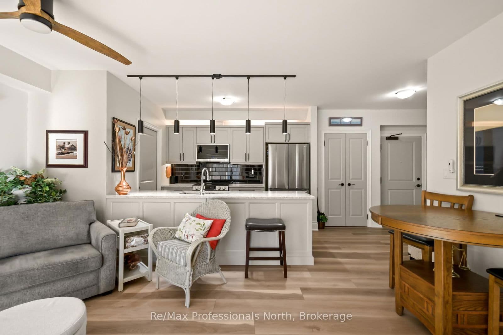 #302 - 391 James Street W