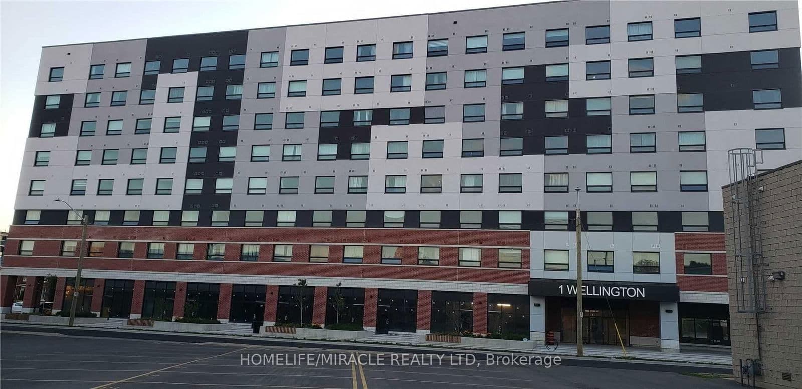 #318 - 1 Wellington Street