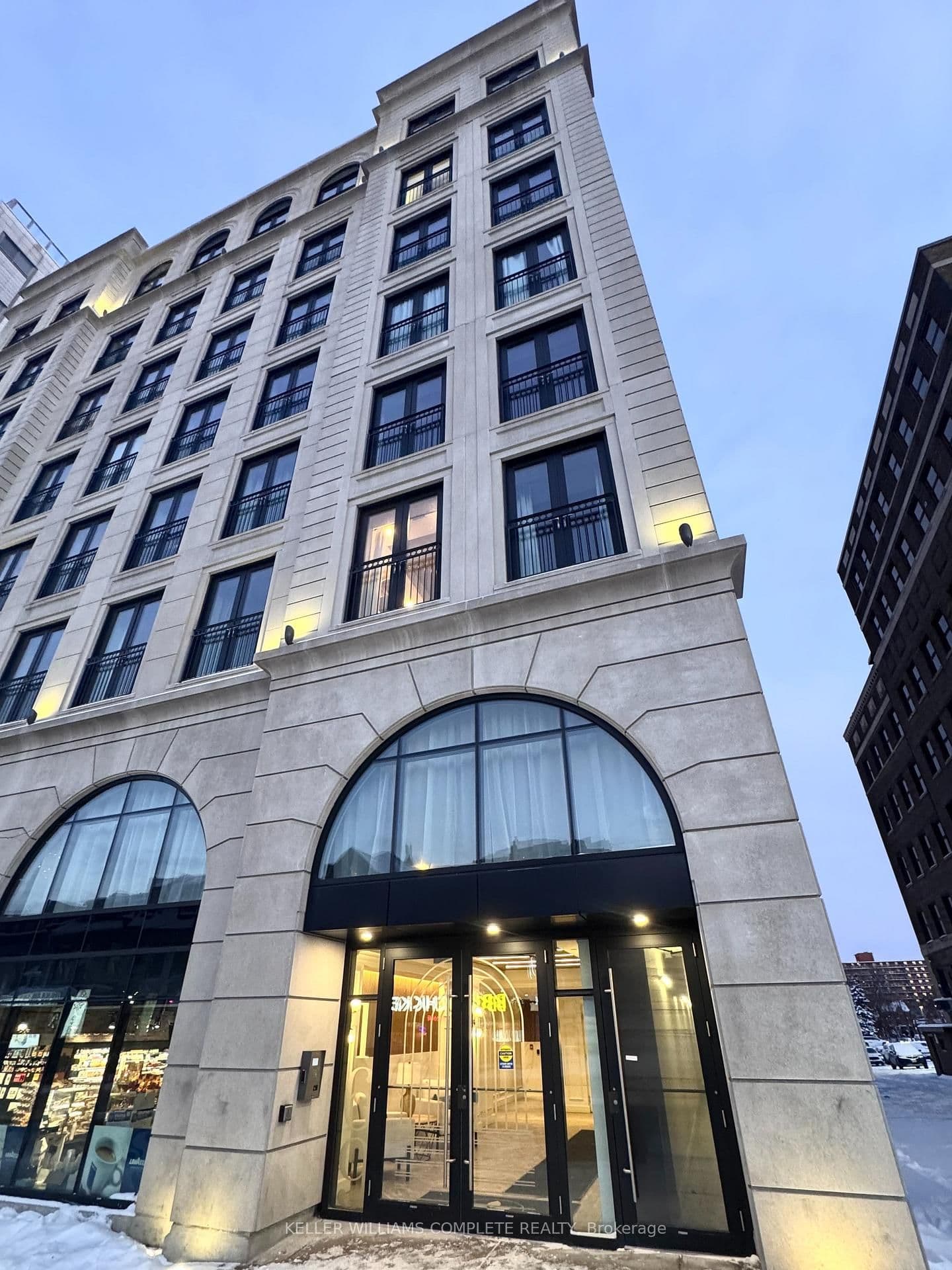 169 James Street S, Unit 401