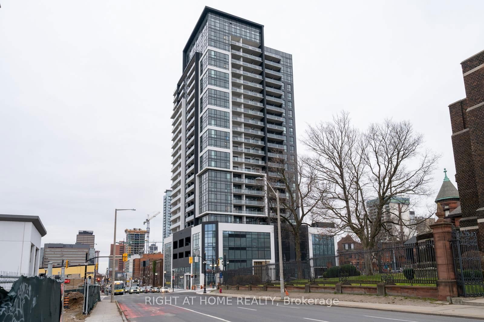 #807 - 15 Queen Street S