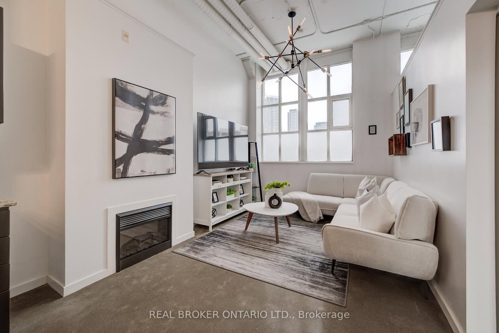 #126 - 410 King Street W