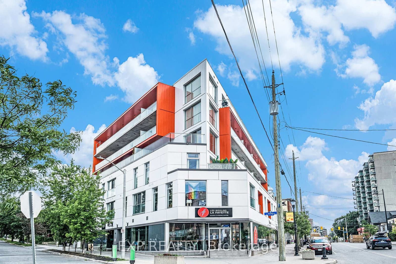 #206 - 1000 Wellington Street W