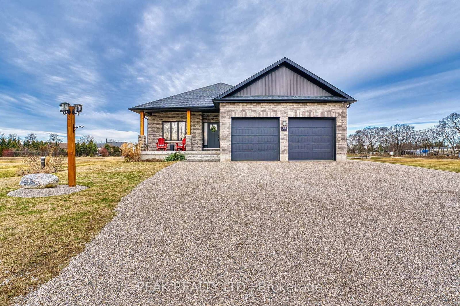 33 Wellington Street S