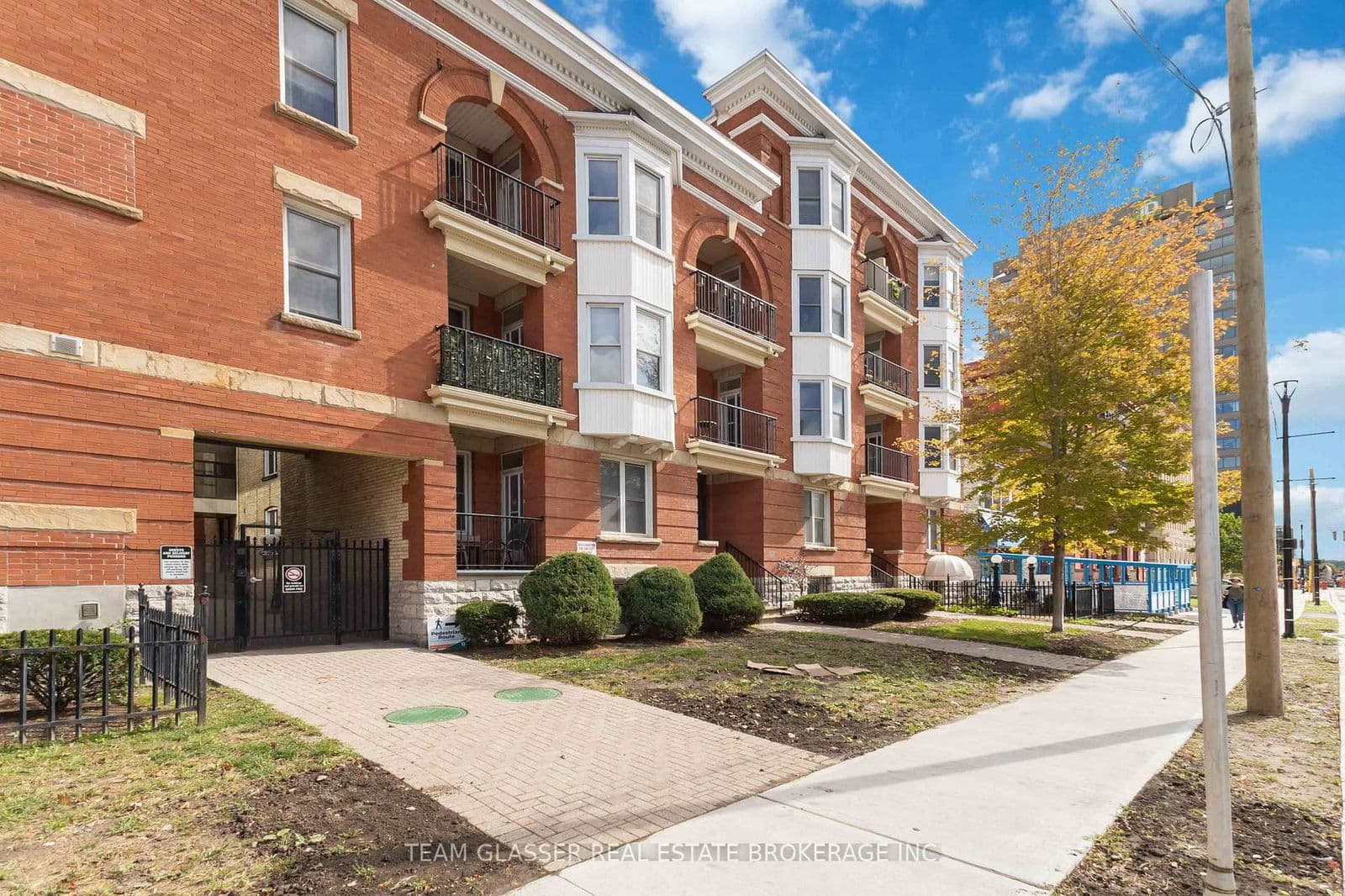 #303 - 440 WELLINGTON Street