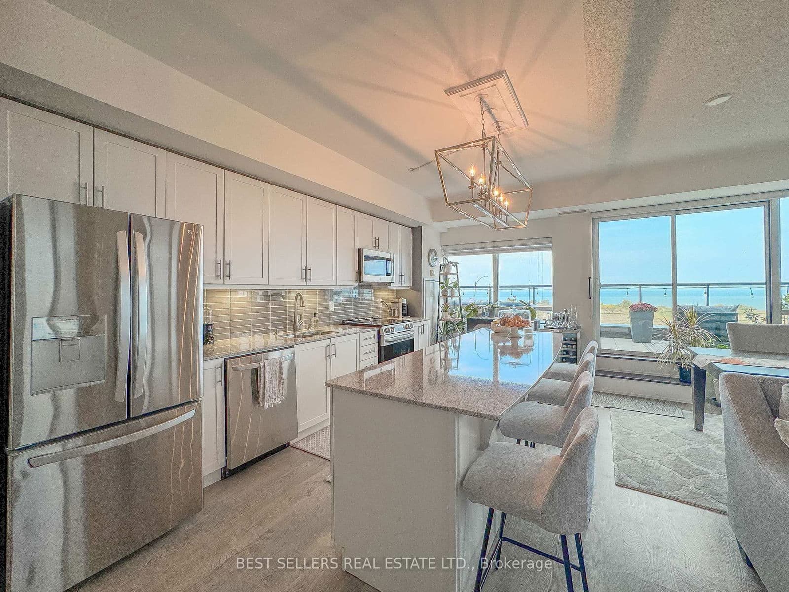 #607 - 550 North Service Road