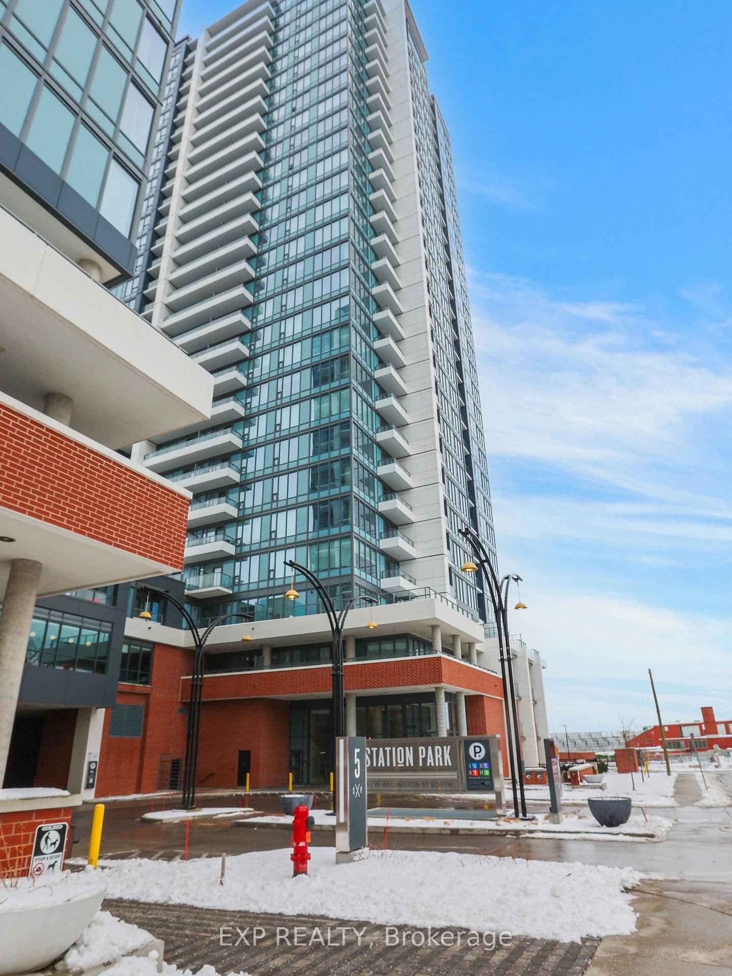 #708 - 15 Wellington Street S