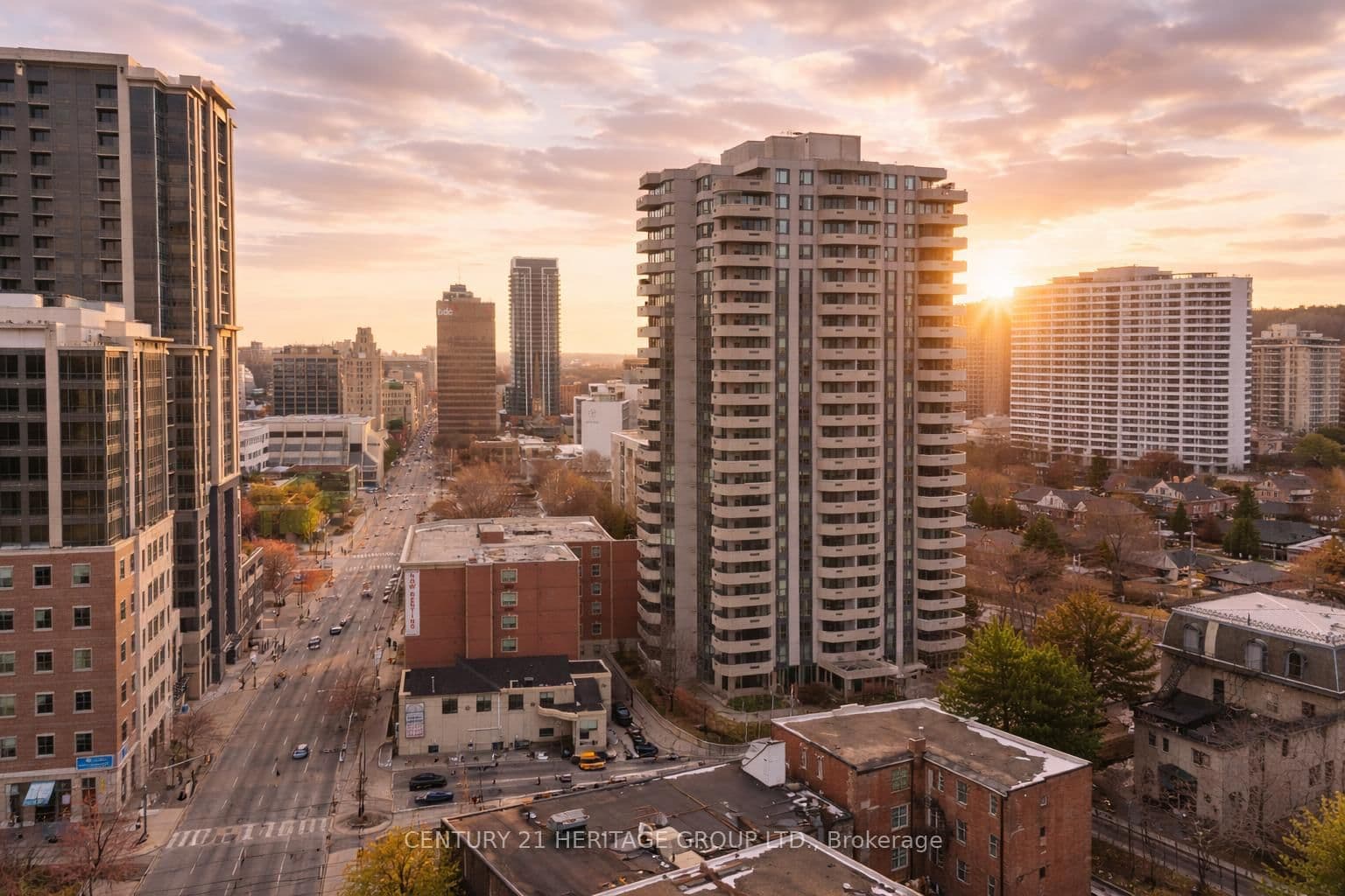 #102 - 67 Caroline Street S