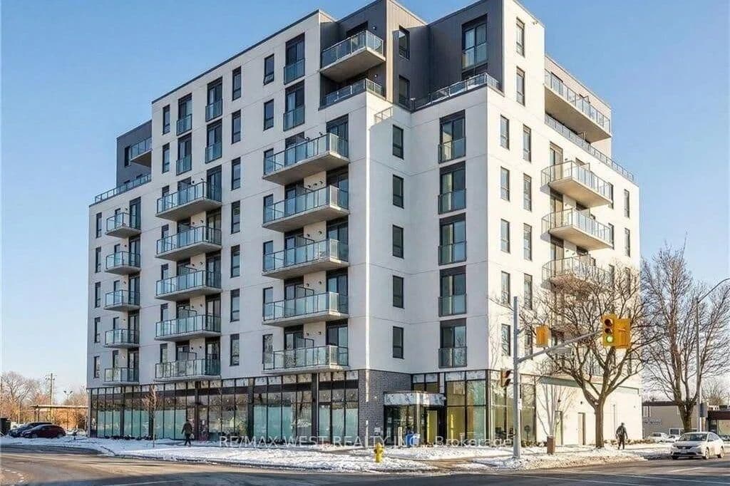 #812 - 7 Erie Avenue