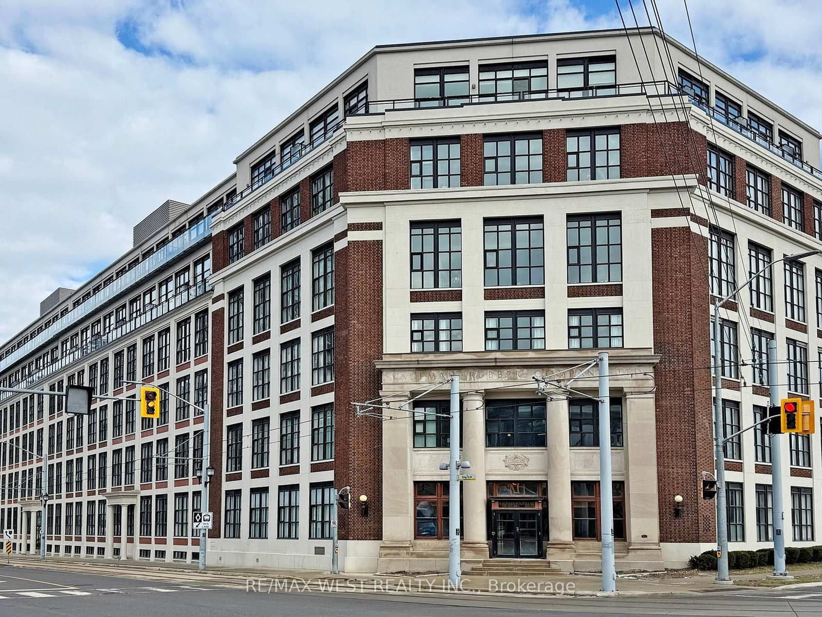 #207 - 410 King Street W