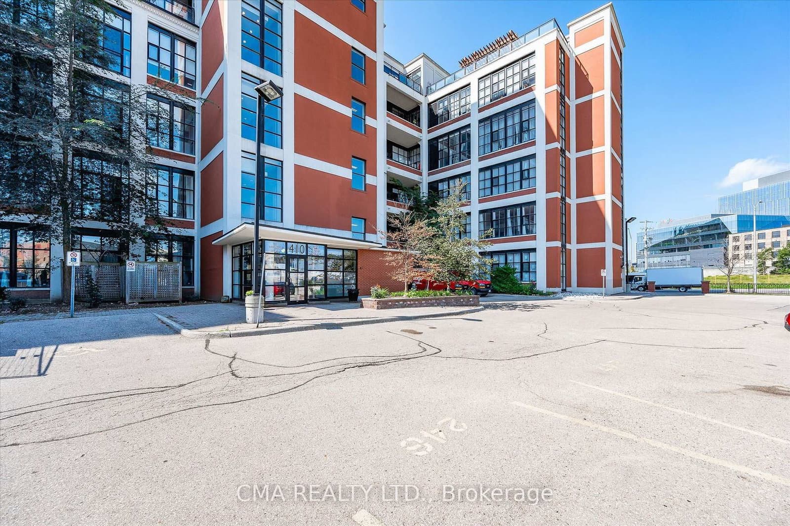 #218 - 410 King Street W