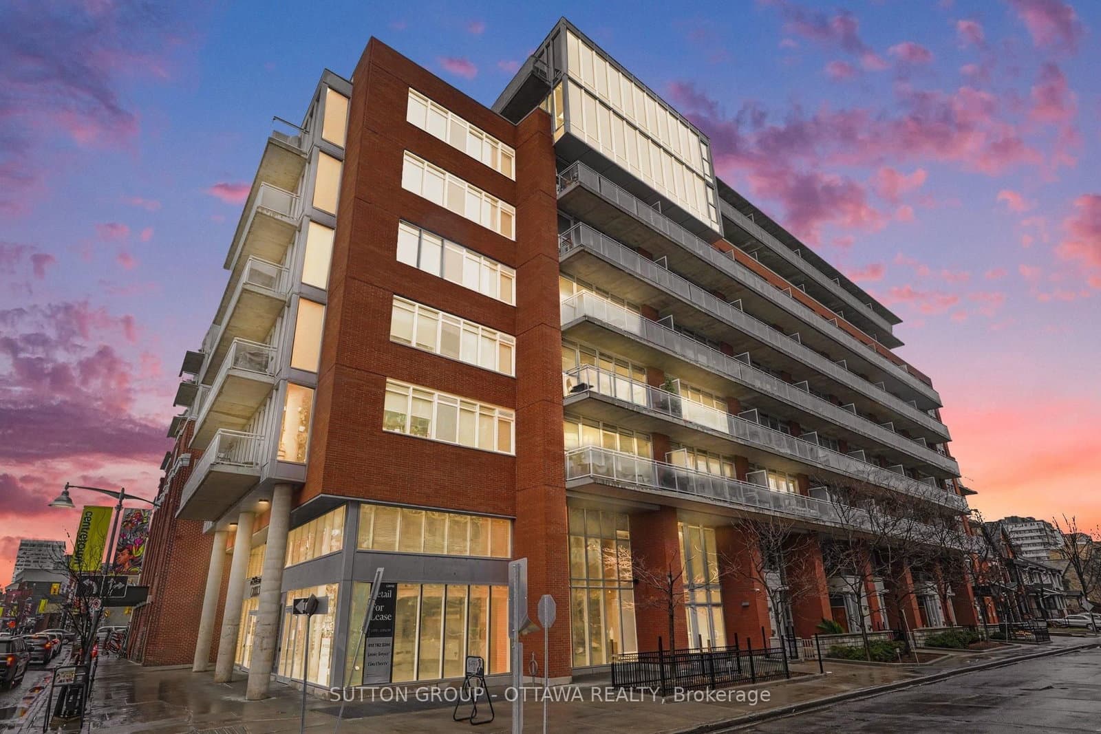 #323 - 354 Gladstone Avenue