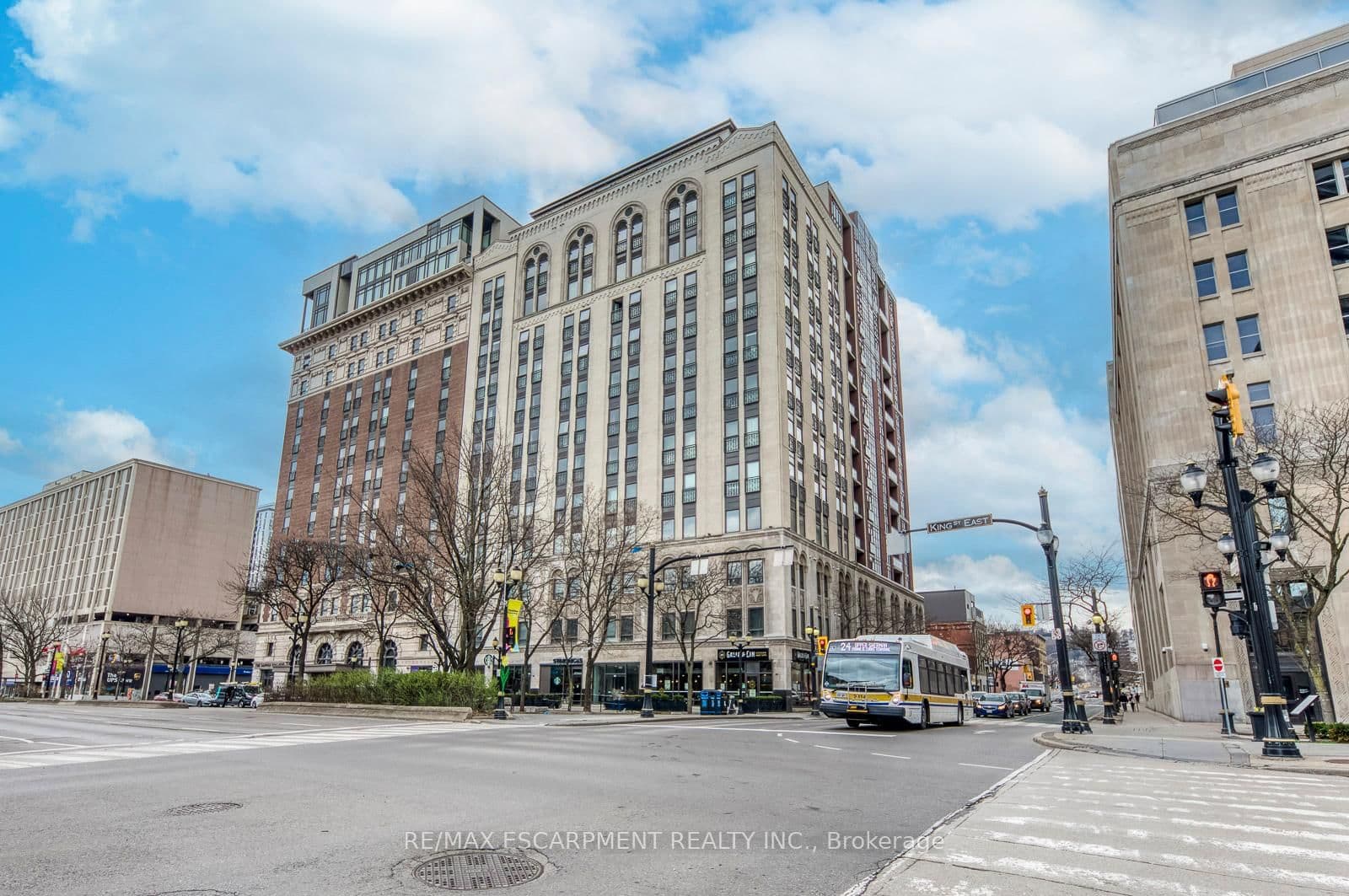 #905 - 112 King Street E