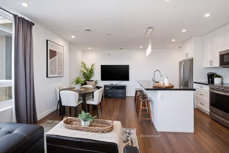 #307 - 467 Charlton Avenue E