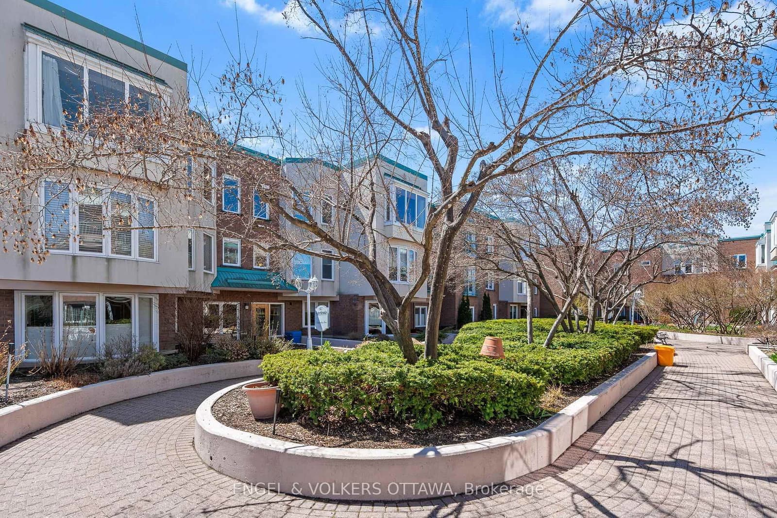 #403D - 1 Columbus Avenue