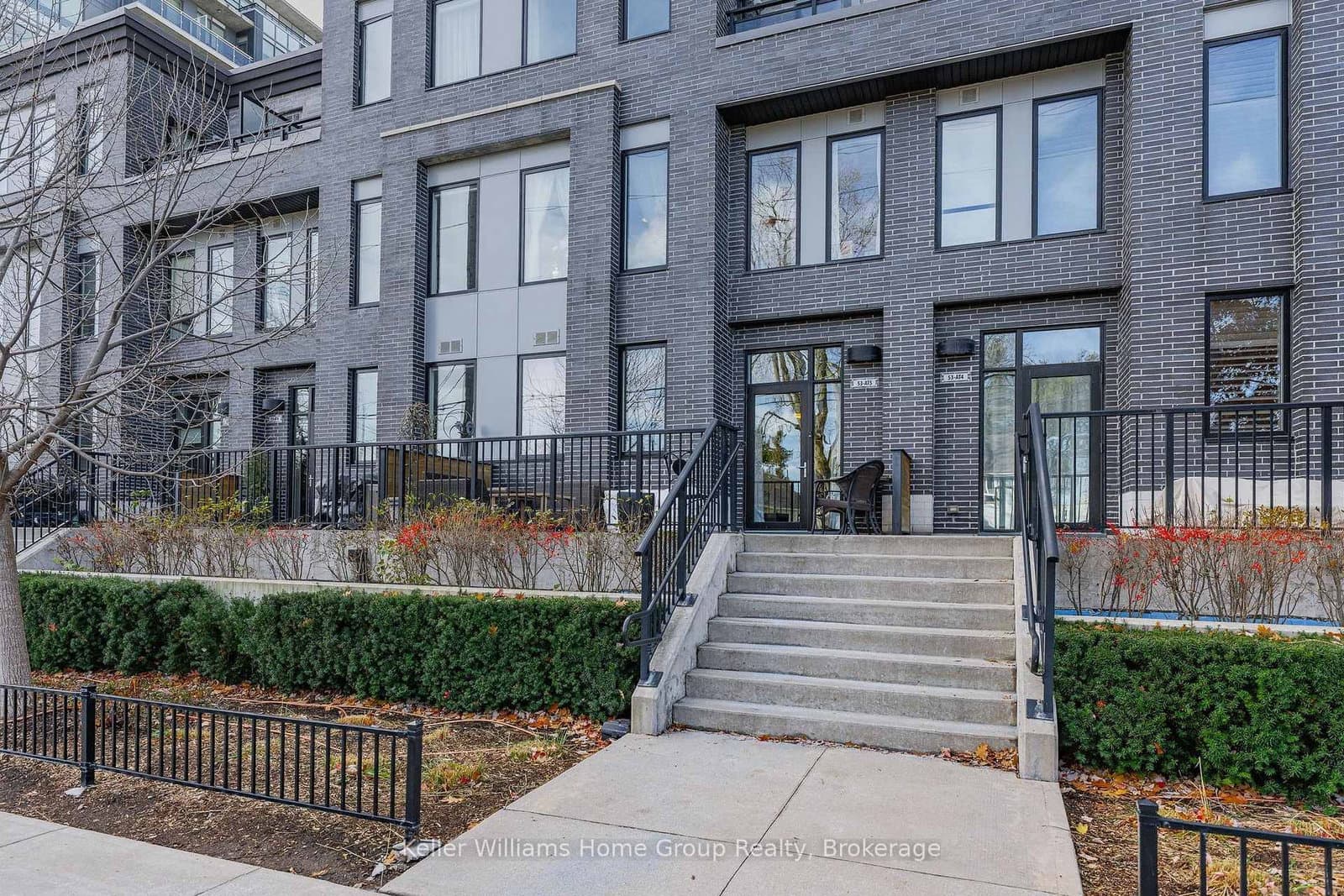 #AT5 - 53 Arthur Street S