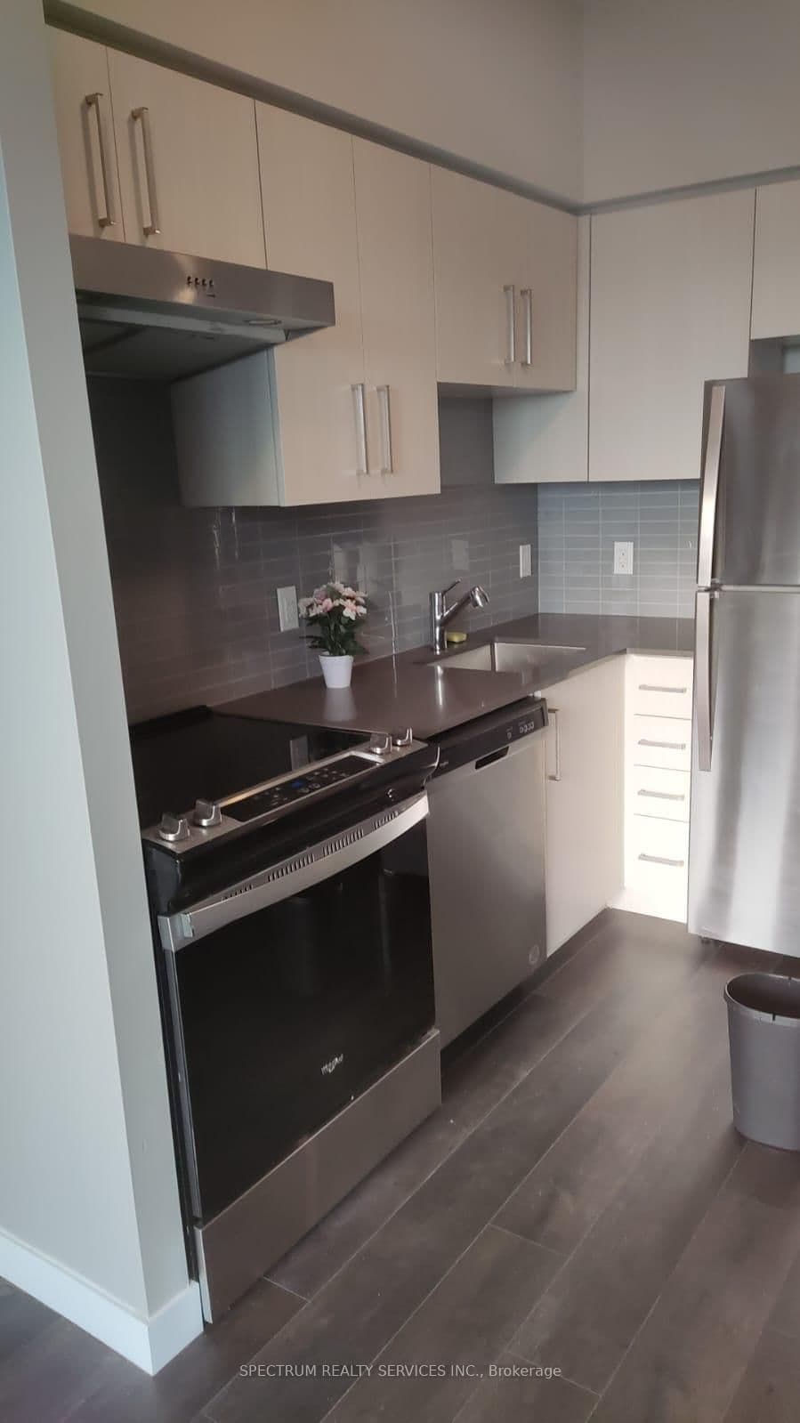 15 Queen Street S, Unit 1704