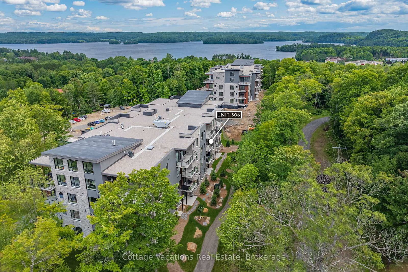 18 Campus Trail S, Unit 306