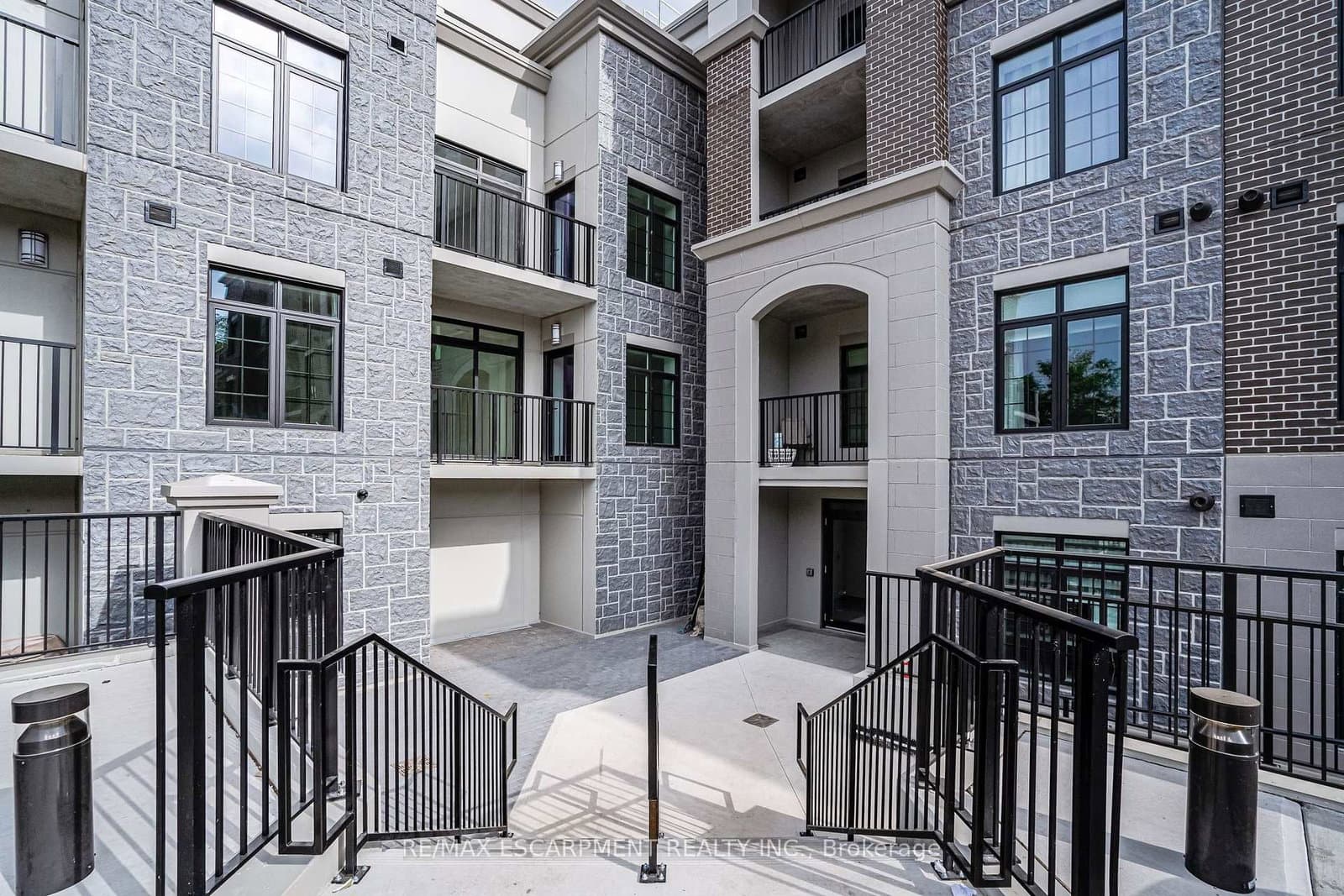 153 Wilson Street W, Unit 307