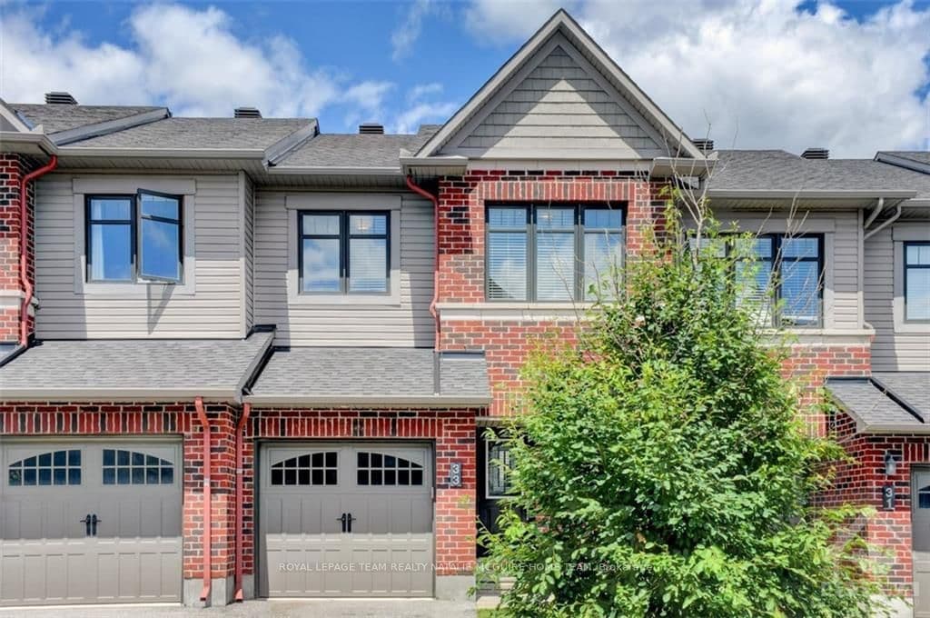 33 FALLENGALE Crescent