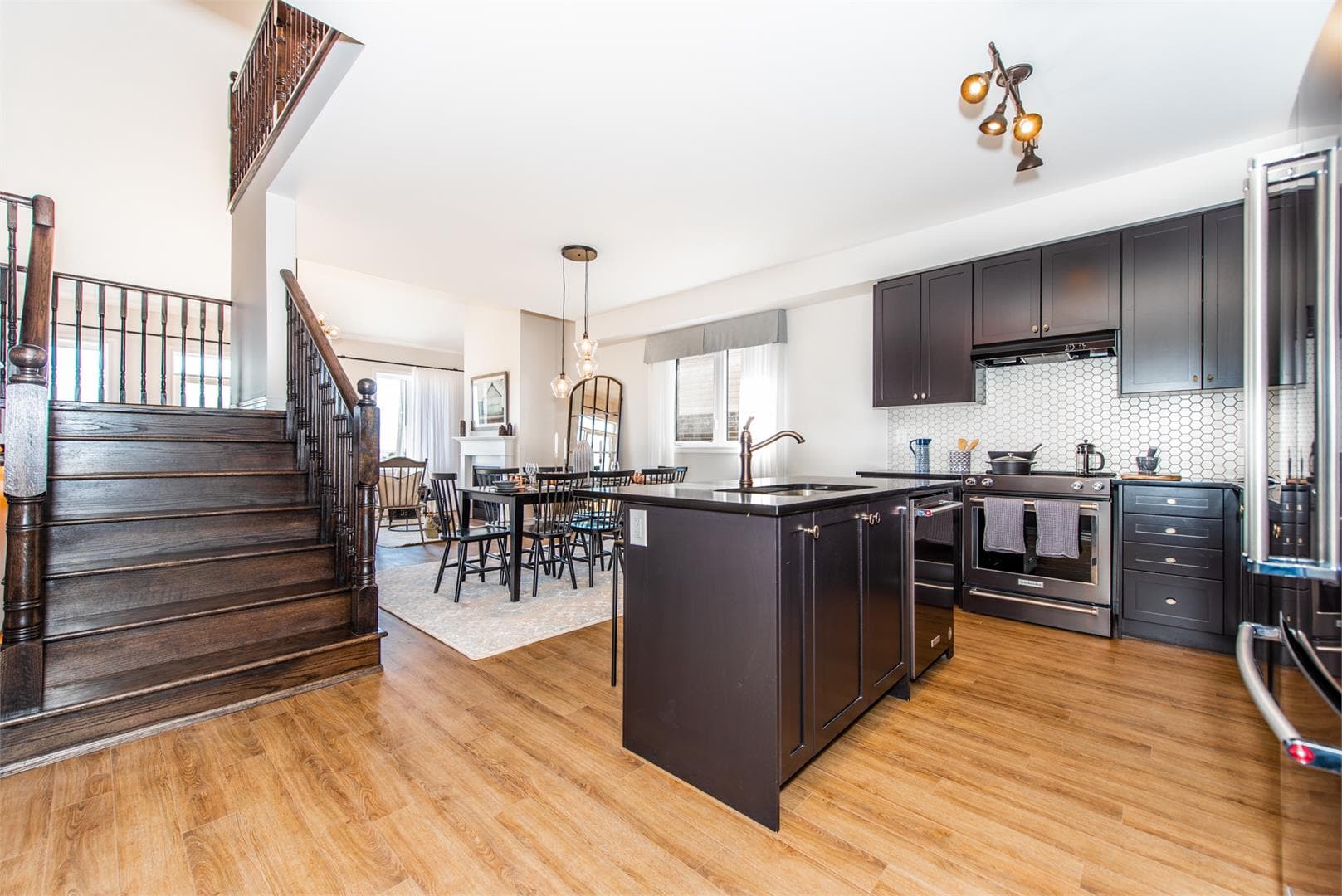 Empire Livingston Towns - Image 11