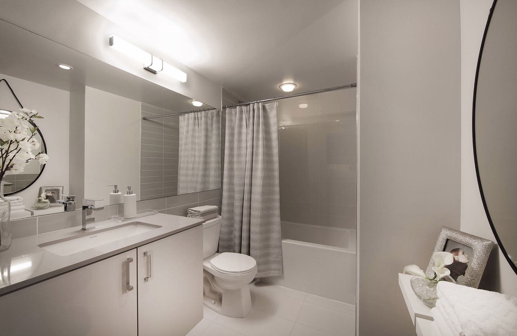 Valhalla Town Square - Image 13