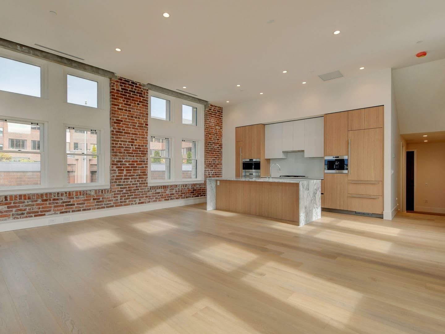 Customs House Condos - Image 14