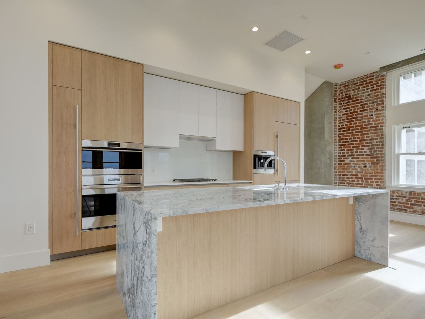 Customs House Condos - Image 16