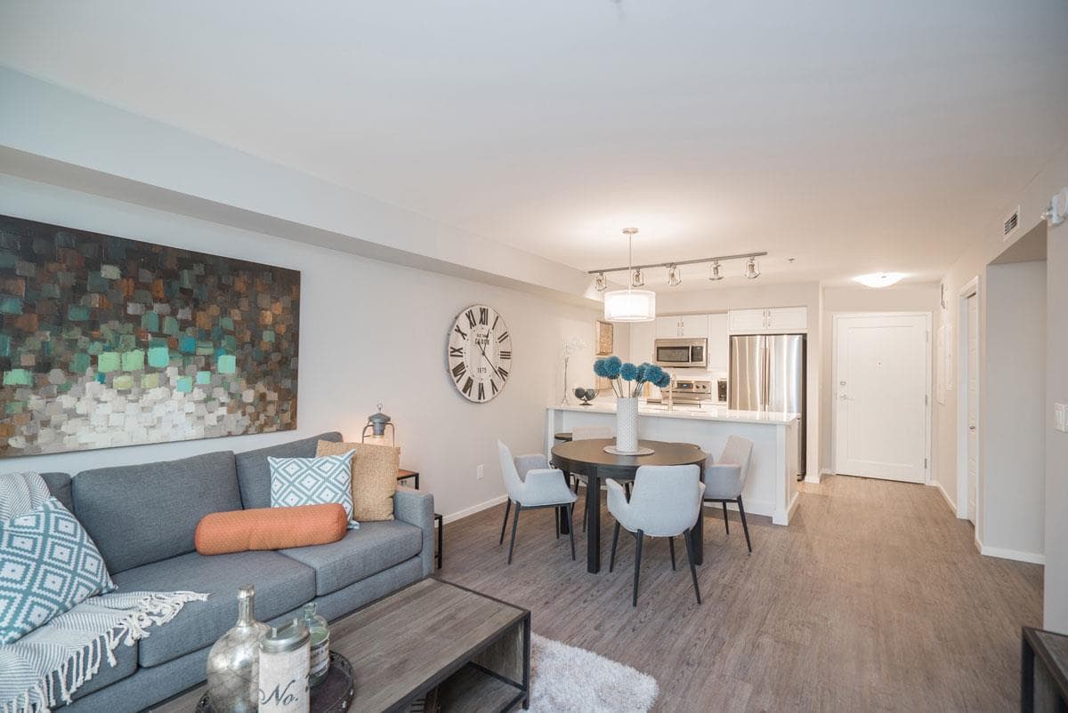 The Charles Condos - Image 12