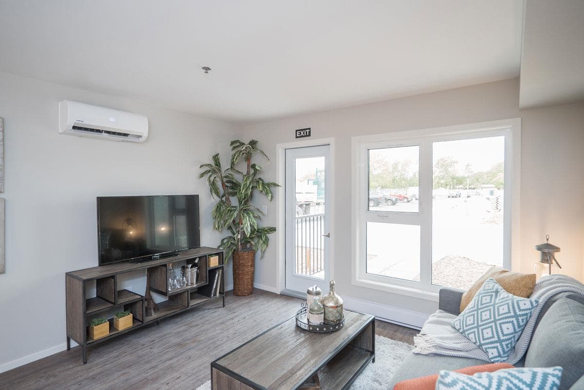 The Charles Condos - Image 13