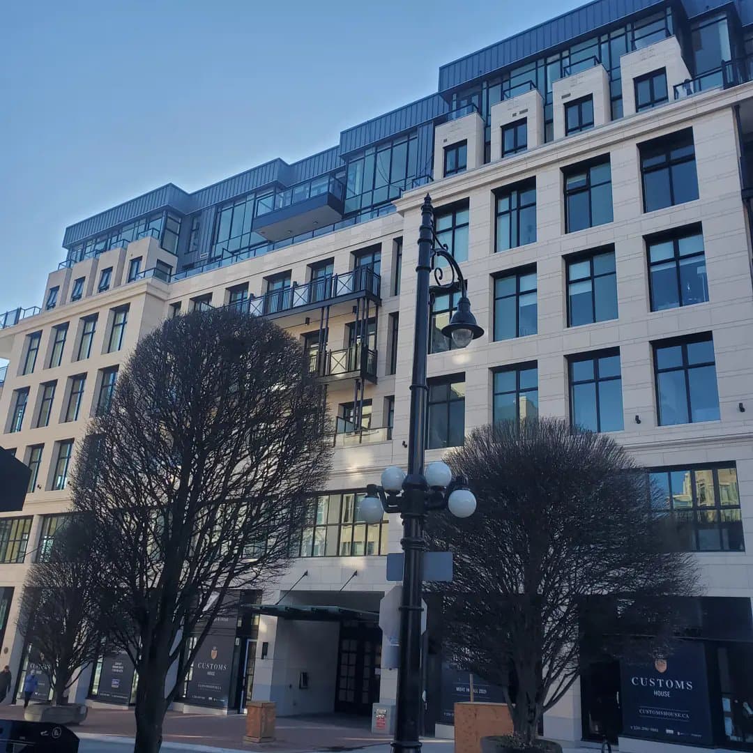 Customs House Condos - Image 9