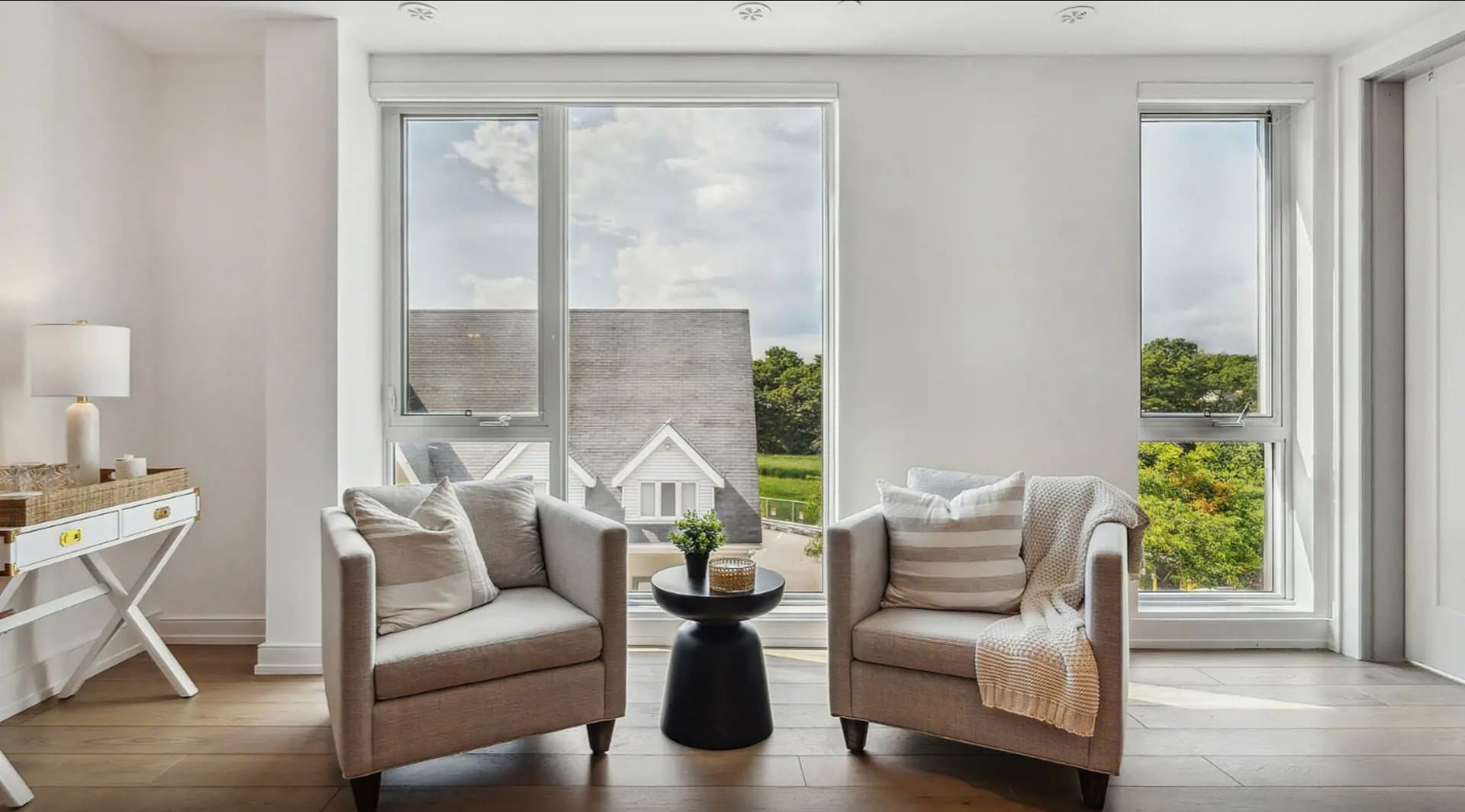 The Sixteen Condos - Image 5