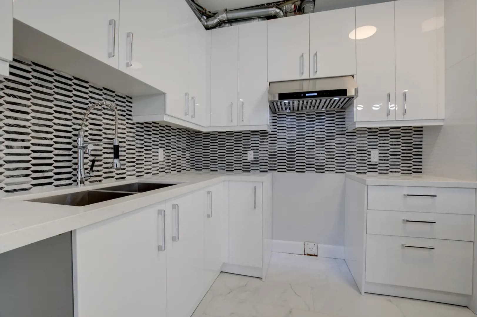 Walnut Vista Towns - Image 9